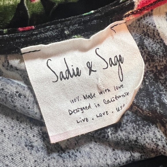 Sadie and Sage Floral Romper size Small - Picture 6 of 7